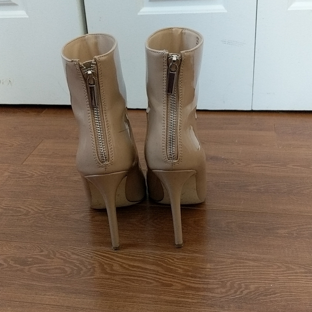 High heels - Picture 3 of 4